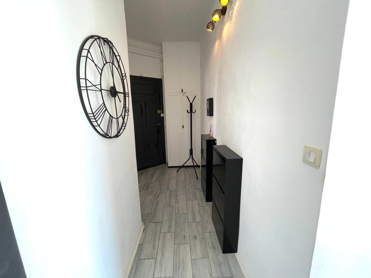 T2 Climatisé, Wifi, Centre-ville, à Proximité Plage, Commerces, Taxi&gare, Vue Plage&montagne Appartement
